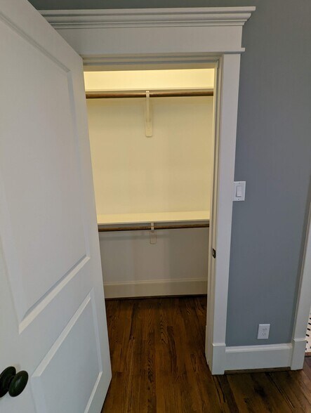 Building Photo - 722 E 29th St