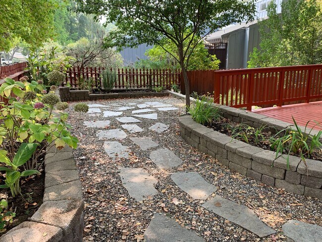 Building Photo - 4 Bedroom 2.5 Bath  with loft ,office, and sauna