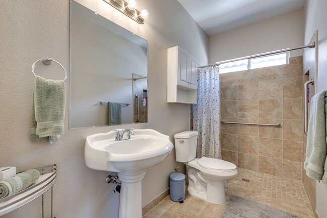Building Photo - Charming Single-Story Home Near Silverado ...