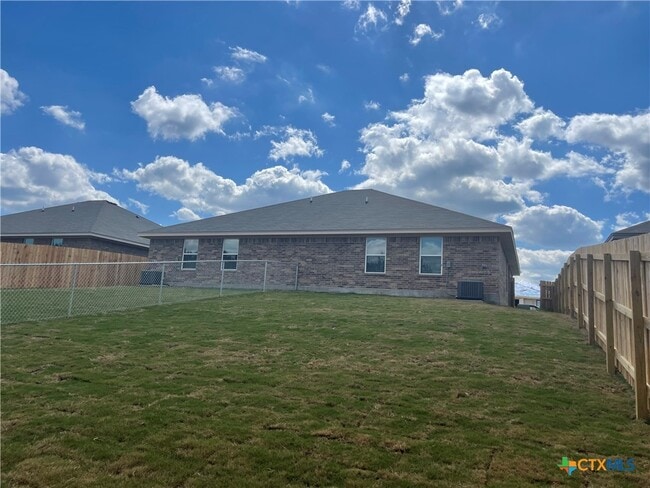 Building Photo - 547 Lost Trl