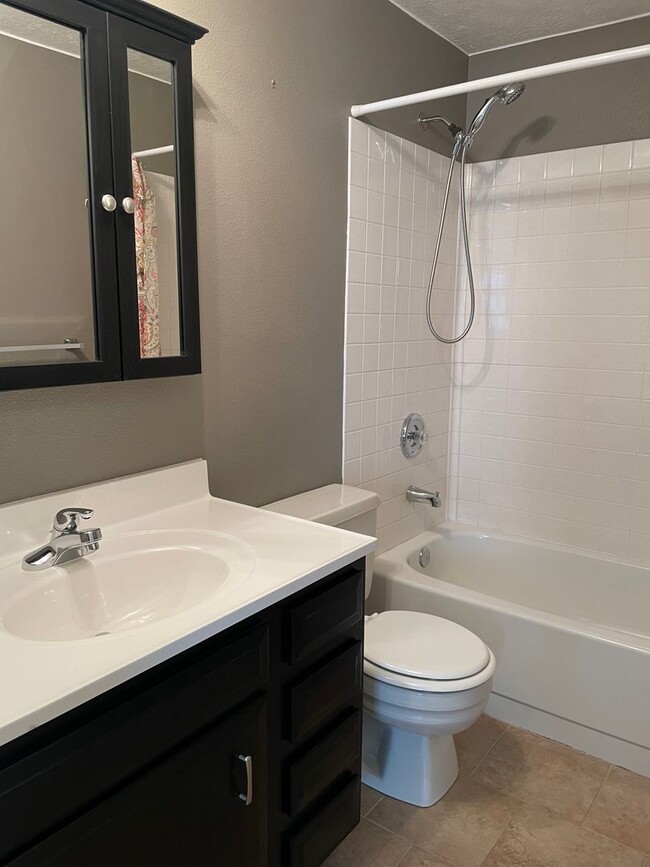 Building Photo - Updated 3BD/2.5BA Westminster Home
