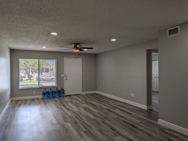 Building Photo - 3/2 Condo in Altamone Springs
