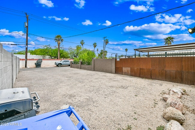 Building Photo - 2709 N 7th St