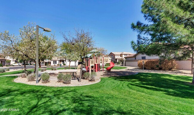 Building Photo - 12839 W Sells Dr