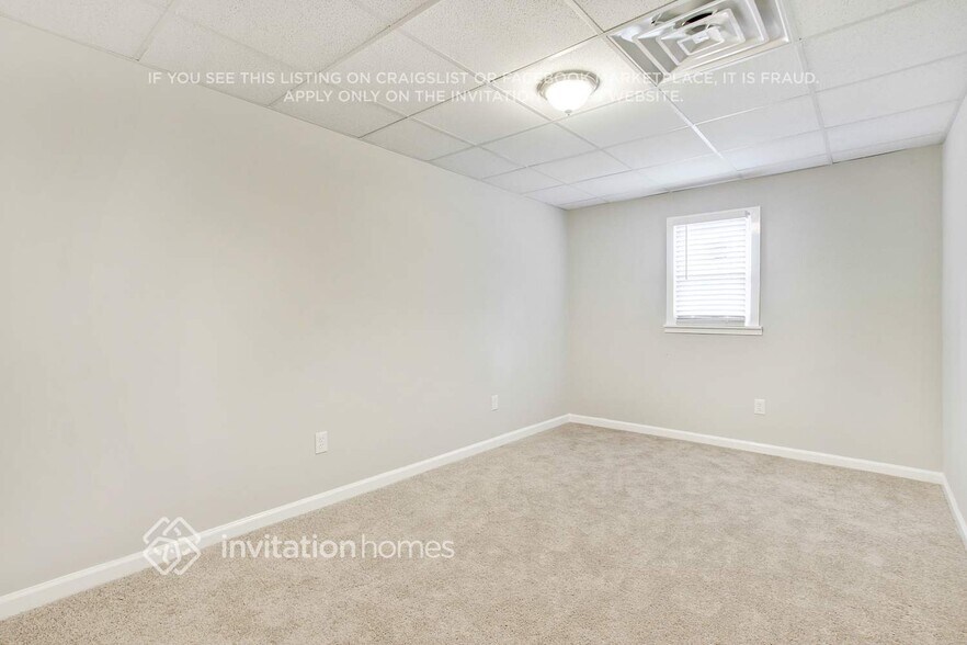 Building Photo - 3811 Sherwood Dr