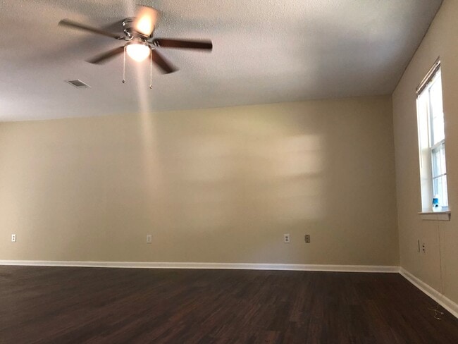 Building Photo - 719 Thornwood Way
