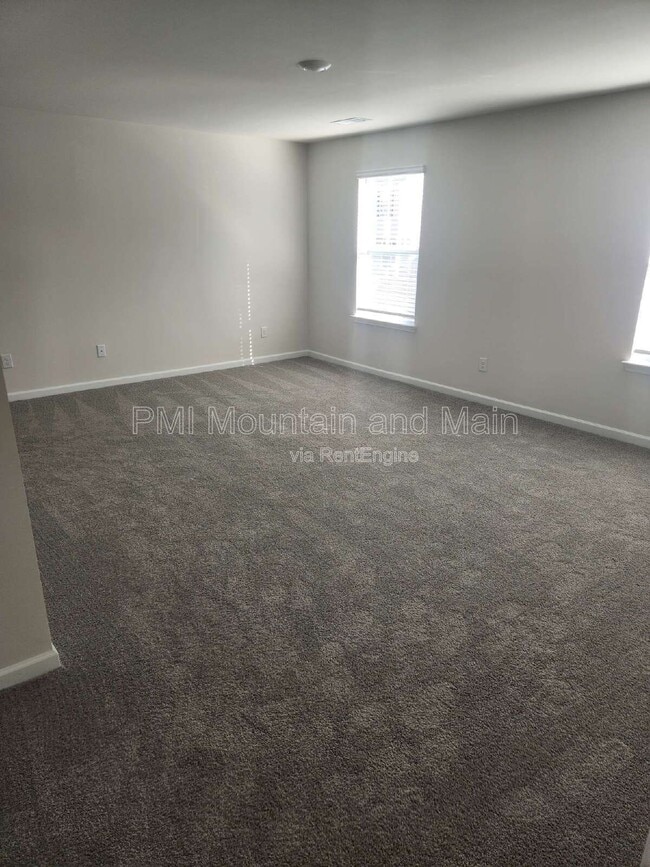 Building Photo - 568 Country Oak Dr