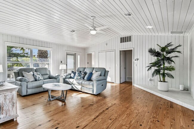 Building Photo - 7745 Manasota Key Rd