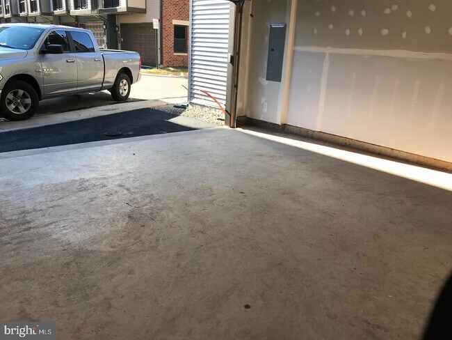 Building Photo - 12992 Hattontown Square