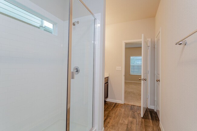 Building Photo - Beautiful 3 Bed / 2.5 Bath Home with High ...