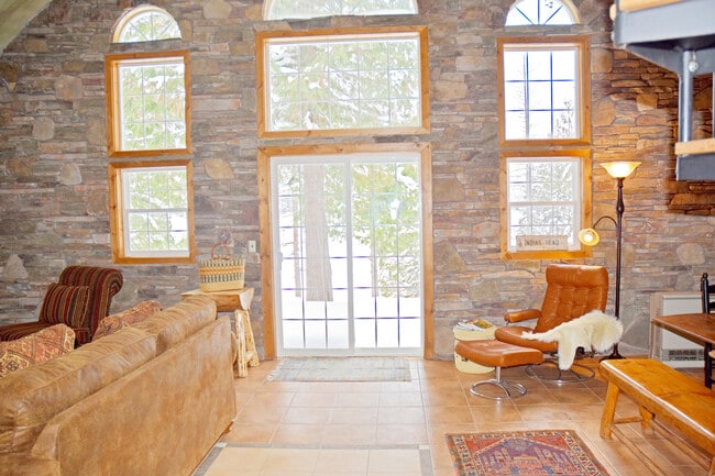 Building Photo - Furnished Home on Spoon Lake