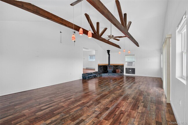 Building Photo - 9 Wickes Ln
