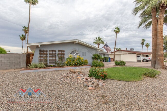 Building Photo - 2224 W Emelita Ave