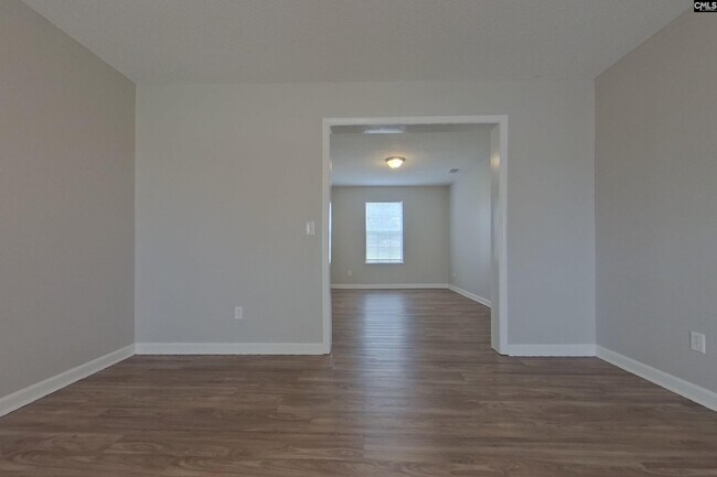 Building Photo - 410 Fox Trot Dr