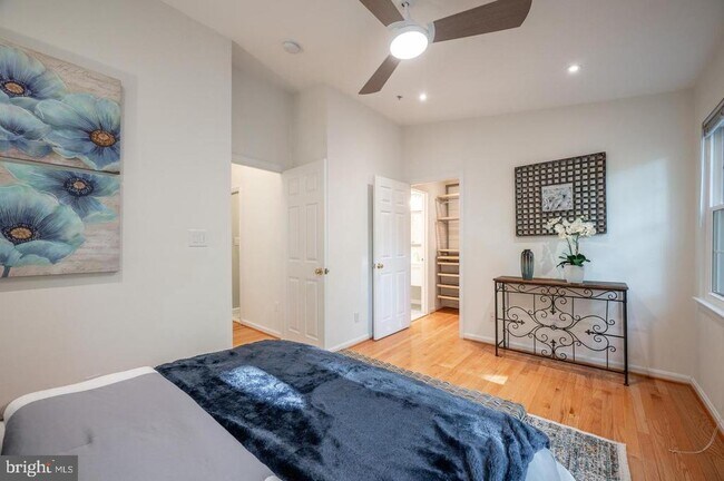 Building Photo - 122 Sanborn Pl