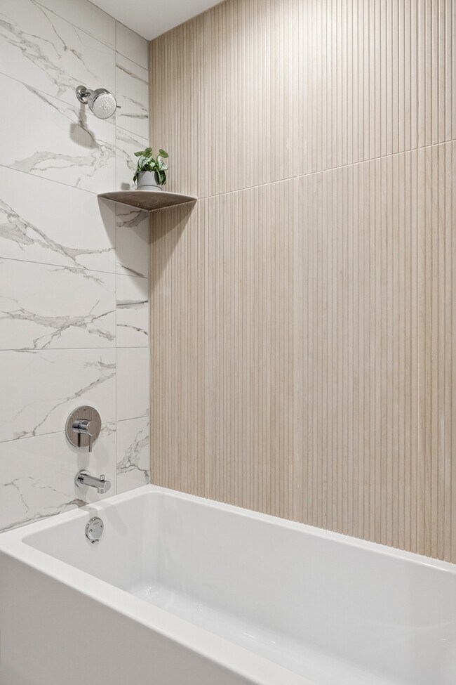 Building Photo - 3951 N Wayne Ave