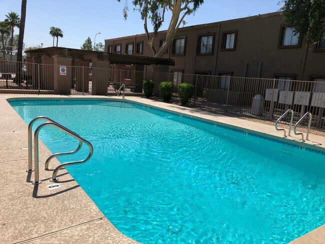 Building Photo - Casa De Flores