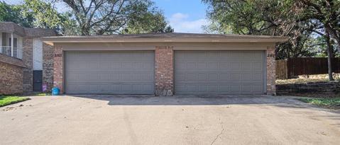 Building Photo - 2107 Mistletoe Ave