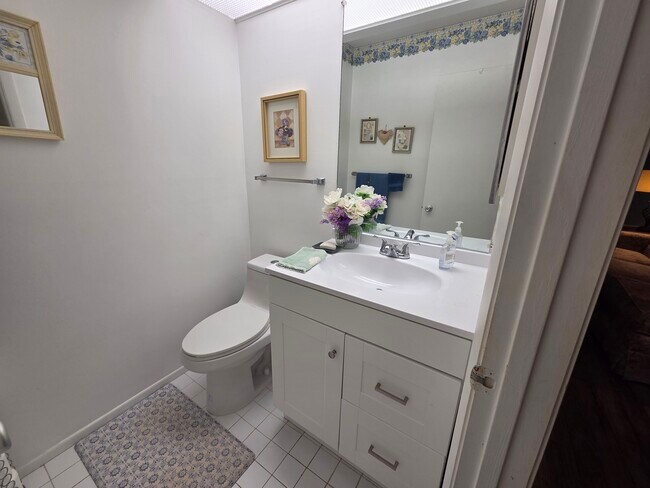 Building Photo - 4 Lake Vista Trail