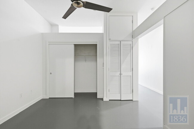 Building Photo - 507 Sabine St