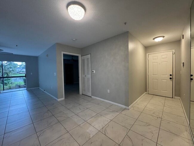 Building Photo - 3/2 Condo in Villaggio On The Lakes