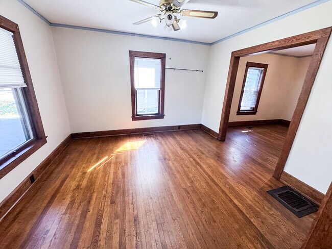Building Photo - 307 Cascadilla St