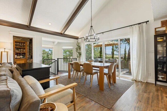 Building Photo - Luxury 5 Bedroom Home with Panoramic Views...
