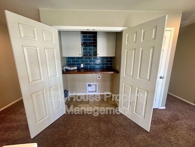 Building Photo - 2122 Longfin Ct