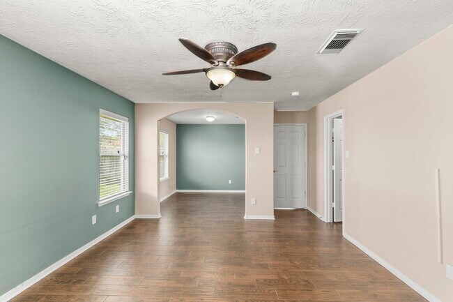Building Photo - 3403 Cypress Village Dr