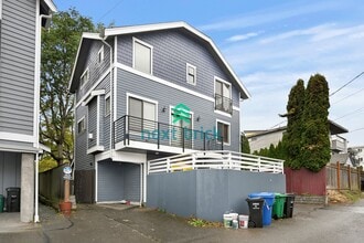 Building Photo - Stunning 2BR and 3BA single family with la...