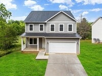 Building Photo - 5 BED 2.5 BATH HOME LOCATED IN BLACKSBURG