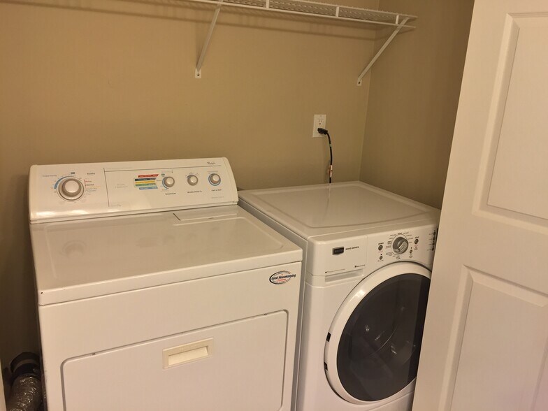 Laundry closet - 10026 NE 127th Pl