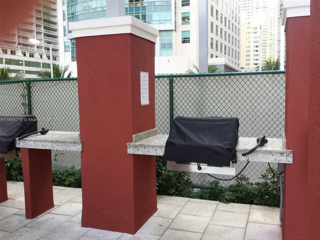 Building Photo - 1155 Brickell Bay Dr