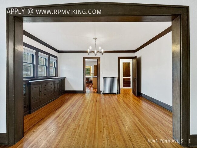 Building Photo - Exceptional 2br 1ba Lower Duplex Unit ~Dep...