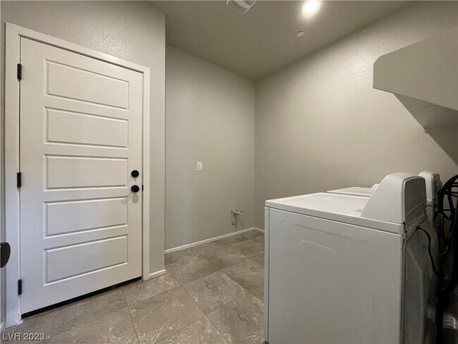 Building Photo - 4451 Sapphire Moon Ave