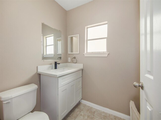 Building Photo - 5108 Clay St