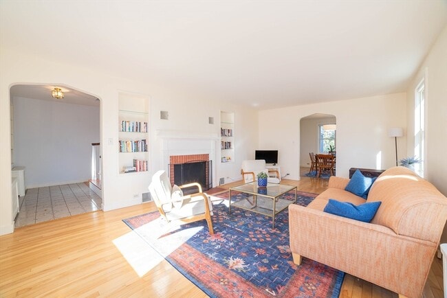 Building Photo - 47 Florence St