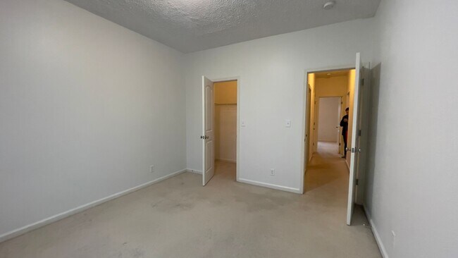 Building Photo - 3232 Huxley Dr