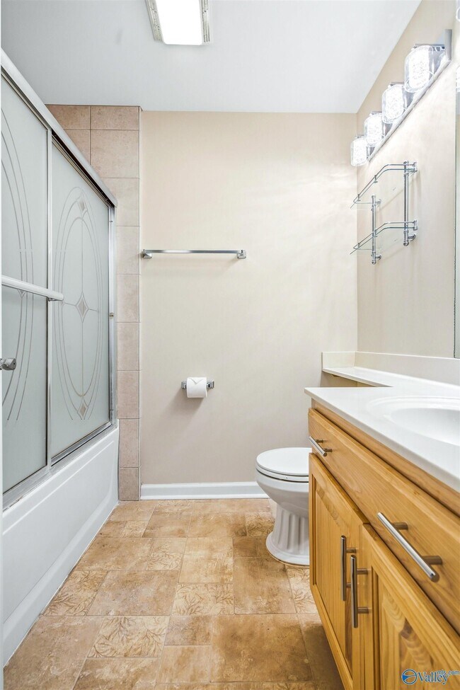 Building Photo - 2008 Burlingame Dr SE