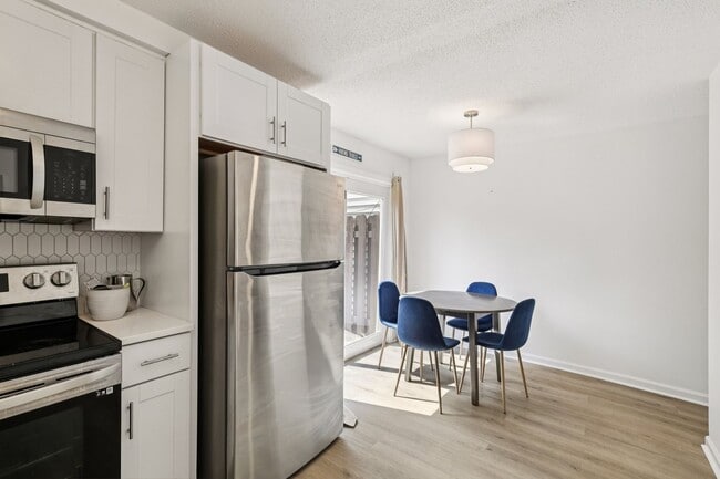 Building Photo - Stunning remodel