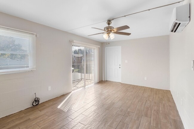 Building Photo - 901 Colyer St