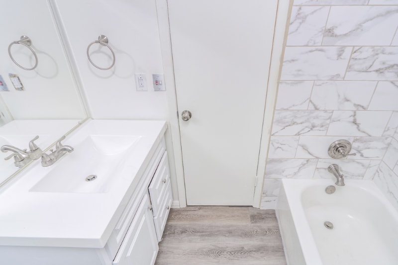 Building Photo - 3 Amanda