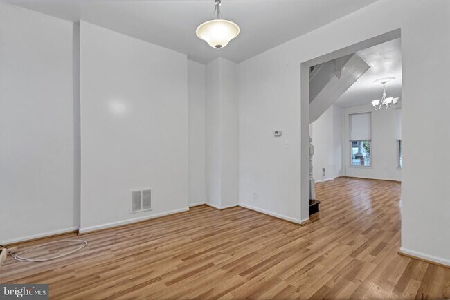 Building Photo - 3027 Walbrook Ave