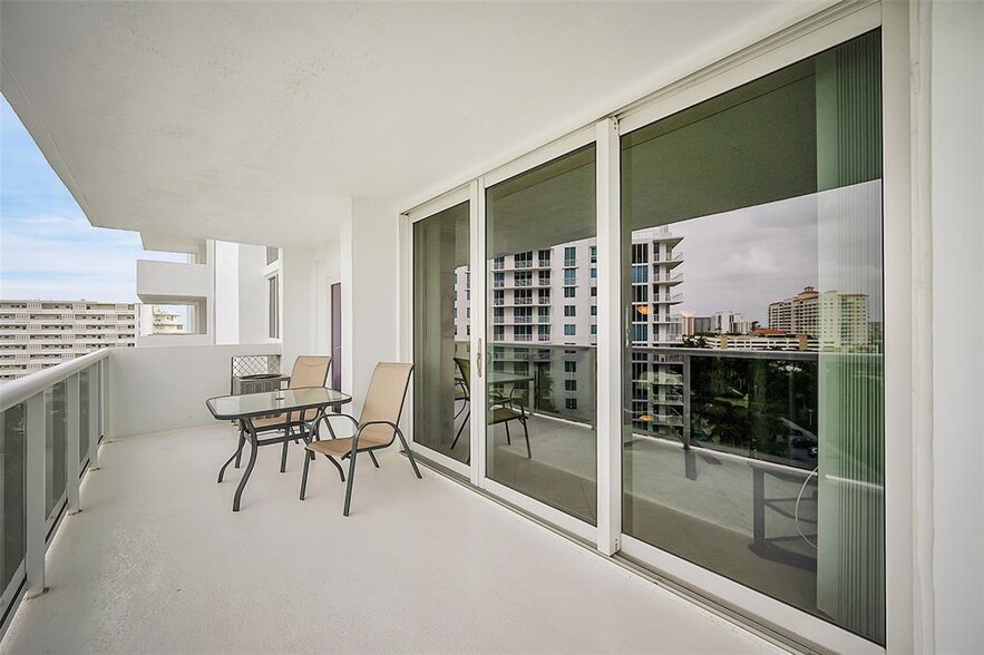 Building Photo - 2715 N Ocean Blvd