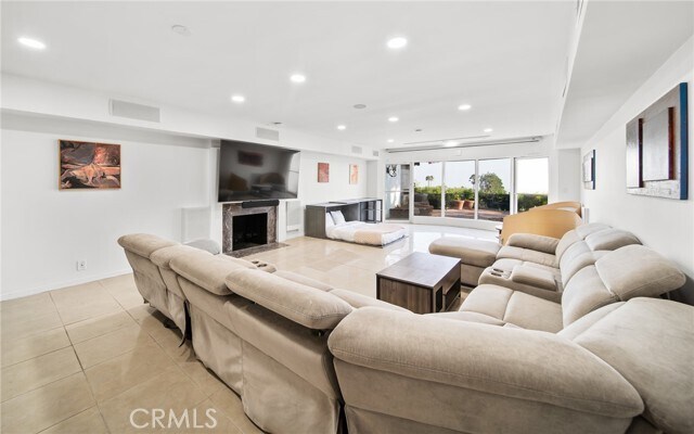 Building Photo - 7930 Vulcan Dr