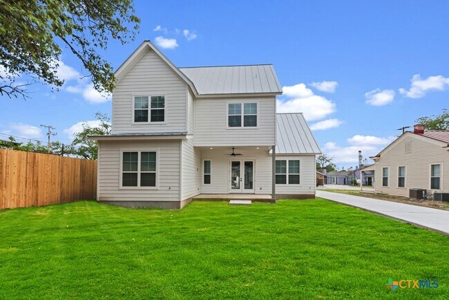 Building Photo - 158 S Academy Ave