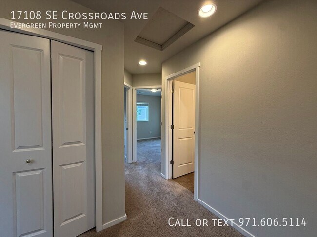 Building Photo - 17108 SE Crossroads Ave