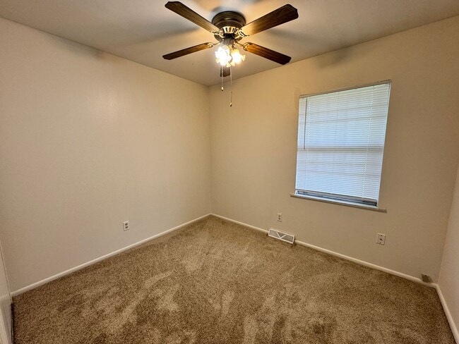 Building Photo - 119 Northlane Dr