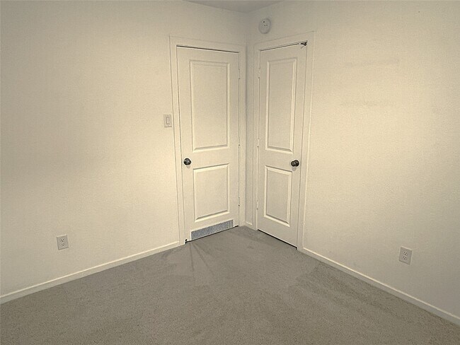 Building Photo - 18210 Via Aurelia Dr