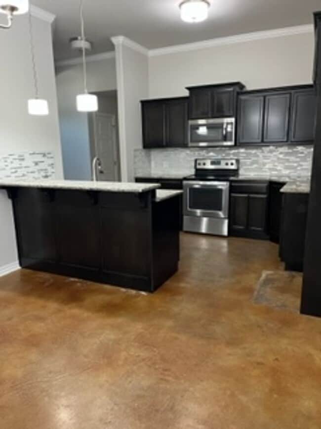 Building Photo - This home will not last long!